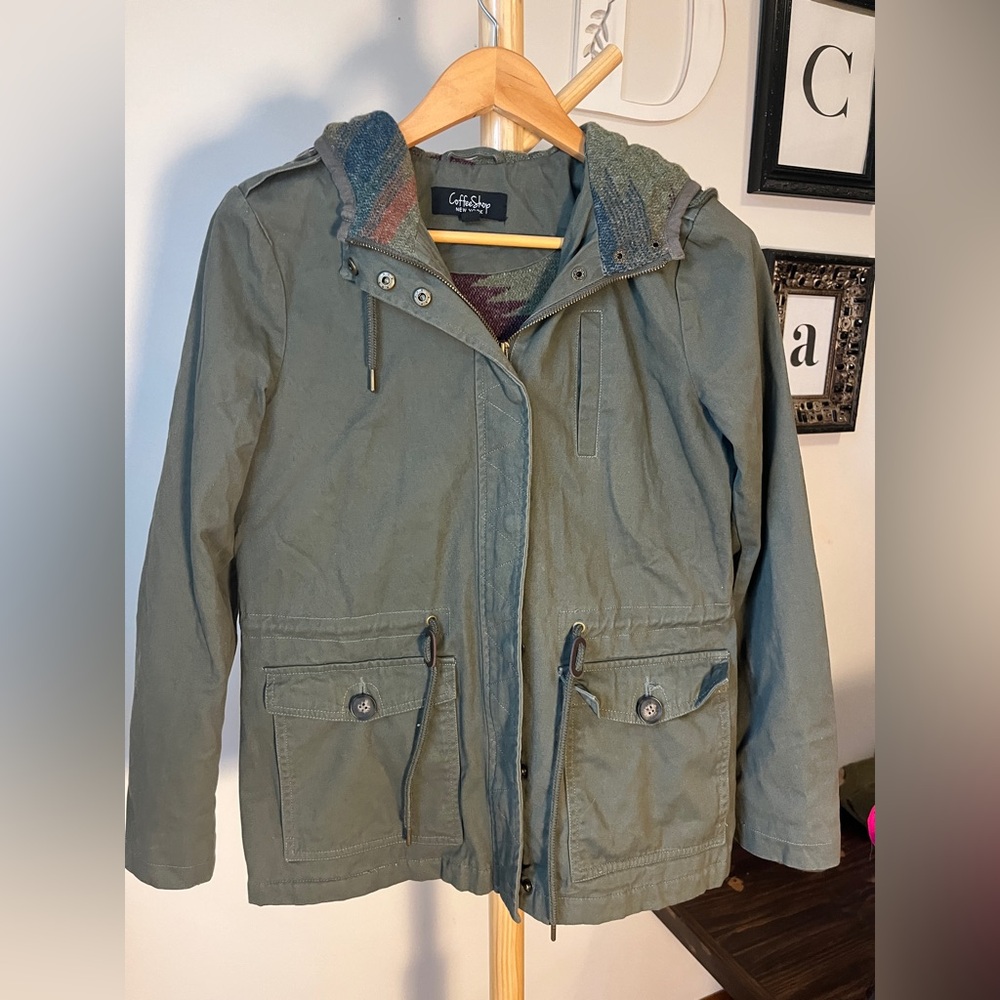 Coffee Shop New York Women’s Field Jacket Size Small Military Green Aztec Hooded
